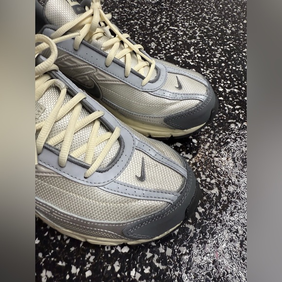 Nike Air Initiator Men’s Size 10 Running Shoes - Picture 2 of 9